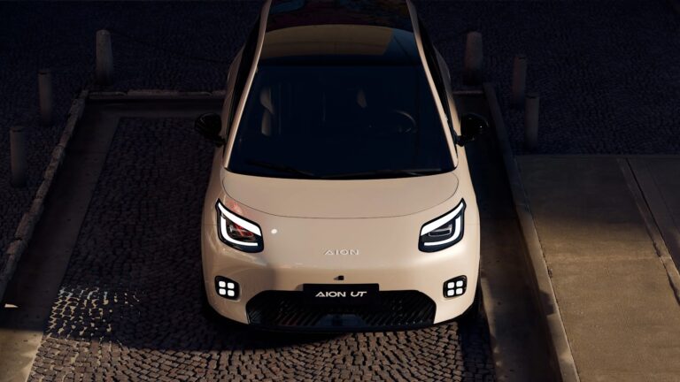 AION UT 2025 tampak samping depan